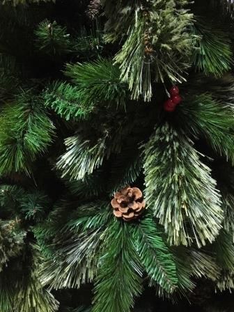 Ель 215 см Dewberry с шишками и ягодами ежевики