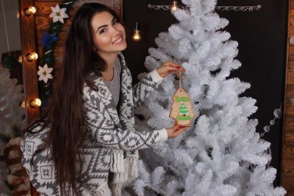 Новогодняя белая искусственная елка из плёнки ПВХ ЛЕСНАЯ 220 см