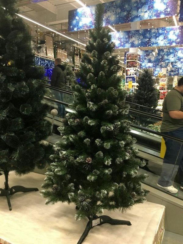 Искусственная елка с шишками КАРПАТСКАЯ с белыми кончиками 190 см