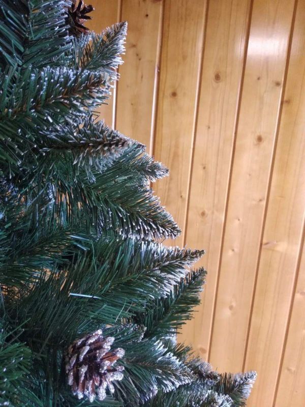 Ёлка искусственная РОЖДЕСТВЕНСКАЯ с белыми кончиками, шишками и калиной синей 250 см