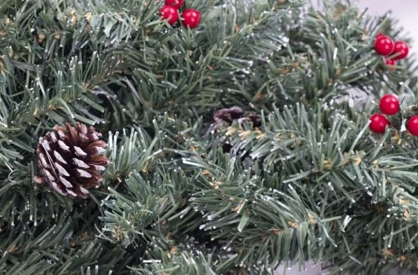 Гірлянда 270 см. декоративна Creston Frosted зелена із шишками та ягодами.