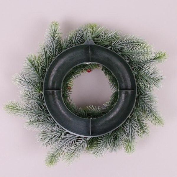 Венок Новогодний с красными ягодками 30 см. 75923