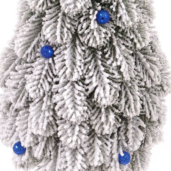 Елка литая на деревянной подставке заснеженная с синими шариками 62 см.
