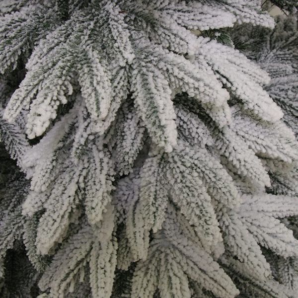 Елка литая Смерека Карпатская заснеженная 210 см